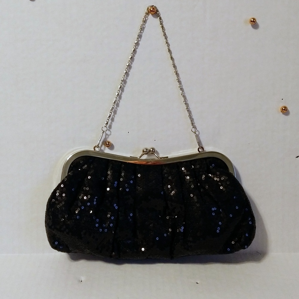 NWOT Sequined Silver Chain Formal Clutch